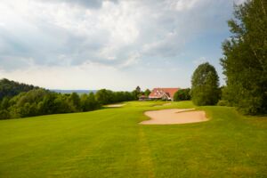Platzhalter: Blick auf Clubhaus